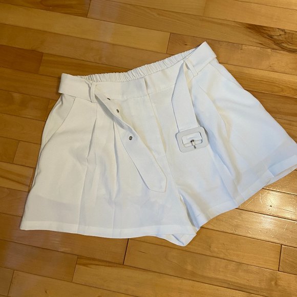 Elodie White Shorts - Size Large - Picture 3 of 10